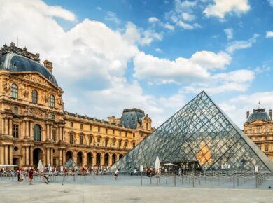 Louvre Müzesi'nde Kaybolmak: Efsanevi Sanat Eserlerini Keşfedin! 2024